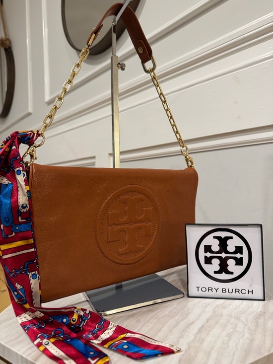 Tory Burch Handbags - Tory Burch Bag Bombe Reva Brown Leather Logo Shoulder Bag Clutch with Gold Chain